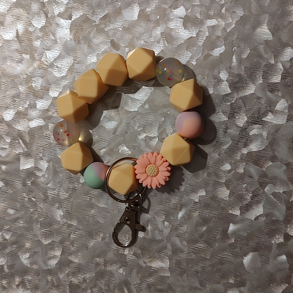 Stretchy keychain bracelet- pink daisy